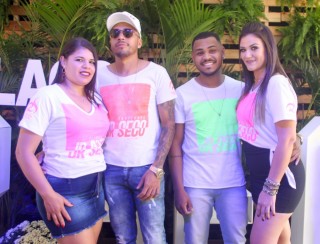 
<a style='margin-left: 5px;' class='btn btn-xs btn-social btn-facebook' href='https://www.facebook.com/sharer/sharer.php?u=https://www.galeramix.com.br/imagem/a114/800-800-90/conteudo/site_galerias/114/12-costelaco-junior-seco-silva-neto-canelinha-maiara-e-maraisa-galeramix-37.jpg' rel='popup' data-width='500' data-height='400'><i class='fa fa-facebook'></i>Compartilhar <span class='hidden-xs'>no Facebook</span>
</a> 
<a class='btn btn-default btn-xs' target='_blank' href='imagem/a114/800-800-90/conteudo/site_galerias/114/12-costelaco-junior-seco-silva-neto-canelinha-maiara-e-maraisa-galeramix-37.jpg'>
<span class='glyphicon glyphicon-cloud-download'></span> Salvar
</a>
