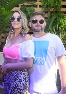 
<a style='margin-left: 5px;' class='btn btn-xs btn-social btn-facebook' href='https://www.facebook.com/sharer/sharer.php?u=https://www.galeramix.com.br/imagem/a114/800-800-90/conteudo/site_galerias/114/12-costelaco-junior-seco-silva-neto-canelinha-maiara-e-maraisa-galeramix-380.jpg' rel='popup' data-width='500' data-height='400'><i class='fa fa-facebook'></i>Compartilhar <span class='hidden-xs'>no Facebook</span>
</a> 
<a class='btn btn-default btn-xs' target='_blank' href='imagem/a114/800-800-90/conteudo/site_galerias/114/12-costelaco-junior-seco-silva-neto-canelinha-maiara-e-maraisa-galeramix-380.jpg'>
<span class='glyphicon glyphicon-cloud-download'></span> Salvar
</a>
