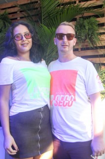 
<a style='margin-left: 5px;' class='btn btn-xs btn-social btn-facebook' href='https://www.facebook.com/sharer/sharer.php?u=https://www.galeramix.com.br/imagem/a114/800-800-90/conteudo/site_galerias/114/12-costelaco-junior-seco-silva-neto-canelinha-maiara-e-maraisa-galeramix-383.jpg' rel='popup' data-width='500' data-height='400'><i class='fa fa-facebook'></i>Compartilhar <span class='hidden-xs'>no Facebook</span>
</a> 
<a class='btn btn-default btn-xs' target='_blank' href='imagem/a114/800-800-90/conteudo/site_galerias/114/12-costelaco-junior-seco-silva-neto-canelinha-maiara-e-maraisa-galeramix-383.jpg'>
<span class='glyphicon glyphicon-cloud-download'></span> Salvar
</a>
