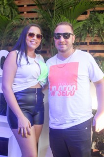 
<a style='margin-left: 5px;' class='btn btn-xs btn-social btn-facebook' href='https://www.facebook.com/sharer/sharer.php?u=https://www.galeramix.com.br/imagem/a114/800-800-90/conteudo/site_galerias/114/12-costelaco-junior-seco-silva-neto-canelinha-maiara-e-maraisa-galeramix-384.jpg' rel='popup' data-width='500' data-height='400'><i class='fa fa-facebook'></i>Compartilhar <span class='hidden-xs'>no Facebook</span>
</a> 
<a class='btn btn-default btn-xs' target='_blank' href='imagem/a114/800-800-90/conteudo/site_galerias/114/12-costelaco-junior-seco-silva-neto-canelinha-maiara-e-maraisa-galeramix-384.jpg'>
<span class='glyphicon glyphicon-cloud-download'></span> Salvar
</a>
