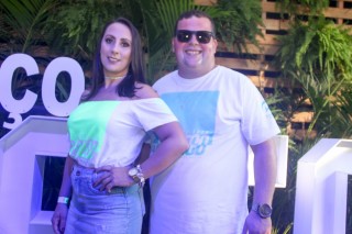 
<a style='margin-left: 5px;' class='btn btn-xs btn-social btn-facebook' href='https://www.facebook.com/sharer/sharer.php?u=https://www.galeramix.com.br/imagem/a114/800-800-90/conteudo/site_galerias/114/12-costelaco-junior-seco-silva-neto-canelinha-maiara-e-maraisa-galeramix-387.jpg' rel='popup' data-width='500' data-height='400'><i class='fa fa-facebook'></i>Compartilhar <span class='hidden-xs'>no Facebook</span>
</a> 
<a class='btn btn-default btn-xs' target='_blank' href='imagem/a114/800-800-90/conteudo/site_galerias/114/12-costelaco-junior-seco-silva-neto-canelinha-maiara-e-maraisa-galeramix-387.jpg'>
<span class='glyphicon glyphicon-cloud-download'></span> Salvar
</a>
