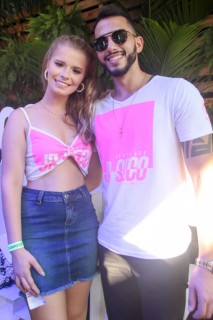 
<a style='margin-left: 5px;' class='btn btn-xs btn-social btn-facebook' href='https://www.facebook.com/sharer/sharer.php?u=https://www.galeramix.com.br/imagem/a114/800-800-90/conteudo/site_galerias/114/12-costelaco-junior-seco-silva-neto-canelinha-maiara-e-maraisa-galeramix-389.jpg' rel='popup' data-width='500' data-height='400'><i class='fa fa-facebook'></i>Compartilhar <span class='hidden-xs'>no Facebook</span>
</a> 
<a class='btn btn-default btn-xs' target='_blank' href='imagem/a114/800-800-90/conteudo/site_galerias/114/12-costelaco-junior-seco-silva-neto-canelinha-maiara-e-maraisa-galeramix-389.jpg'>
<span class='glyphicon glyphicon-cloud-download'></span> Salvar
</a>
