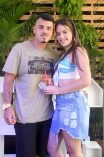 
<a style='margin-left: 5px;' class='btn btn-xs btn-social btn-facebook' href='https://www.facebook.com/sharer/sharer.php?u=https://www.galeramix.com.br/imagem/a114/800-800-90/conteudo/site_galerias/114/12-costelaco-junior-seco-silva-neto-canelinha-maiara-e-maraisa-galeramix-40.jpg' rel='popup' data-width='500' data-height='400'><i class='fa fa-facebook'></i>Compartilhar <span class='hidden-xs'>no Facebook</span>
</a> 
<a class='btn btn-default btn-xs' target='_blank' href='imagem/a114/800-800-90/conteudo/site_galerias/114/12-costelaco-junior-seco-silva-neto-canelinha-maiara-e-maraisa-galeramix-40.jpg'>
<span class='glyphicon glyphicon-cloud-download'></span> Salvar
</a>
