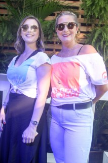 
<a style='margin-left: 5px;' class='btn btn-xs btn-social btn-facebook' href='https://www.facebook.com/sharer/sharer.php?u=https://www.galeramix.com.br/imagem/a114/800-800-90/conteudo/site_galerias/114/12-costelaco-junior-seco-silva-neto-canelinha-maiara-e-maraisa-galeramix-400.jpg' rel='popup' data-width='500' data-height='400'><i class='fa fa-facebook'></i>Compartilhar <span class='hidden-xs'>no Facebook</span>
</a> 
<a class='btn btn-default btn-xs' target='_blank' href='imagem/a114/800-800-90/conteudo/site_galerias/114/12-costelaco-junior-seco-silva-neto-canelinha-maiara-e-maraisa-galeramix-400.jpg'>
<span class='glyphicon glyphicon-cloud-download'></span> Salvar
</a>
