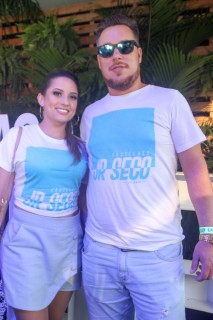 
<a style='margin-left: 5px;' class='btn btn-xs btn-social btn-facebook' href='https://www.facebook.com/sharer/sharer.php?u=https://www.galeramix.com.br/imagem/a114/800-800-90/conteudo/site_galerias/114/12-costelaco-junior-seco-silva-neto-canelinha-maiara-e-maraisa-galeramix-405.jpg' rel='popup' data-width='500' data-height='400'><i class='fa fa-facebook'></i>Compartilhar <span class='hidden-xs'>no Facebook</span>
</a> 
<a class='btn btn-default btn-xs' target='_blank' href='imagem/a114/800-800-90/conteudo/site_galerias/114/12-costelaco-junior-seco-silva-neto-canelinha-maiara-e-maraisa-galeramix-405.jpg'>
<span class='glyphicon glyphicon-cloud-download'></span> Salvar
</a>
