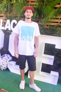 
<a style='margin-left: 5px;' class='btn btn-xs btn-social btn-facebook' href='https://www.facebook.com/sharer/sharer.php?u=https://www.galeramix.com.br/imagem/a114/800-800-90/conteudo/site_galerias/114/12-costelaco-junior-seco-silva-neto-canelinha-maiara-e-maraisa-galeramix-41.jpg' rel='popup' data-width='500' data-height='400'><i class='fa fa-facebook'></i>Compartilhar <span class='hidden-xs'>no Facebook</span>
</a> 
<a class='btn btn-default btn-xs' target='_blank' href='imagem/a114/800-800-90/conteudo/site_galerias/114/12-costelaco-junior-seco-silva-neto-canelinha-maiara-e-maraisa-galeramix-41.jpg'>
<span class='glyphicon glyphicon-cloud-download'></span> Salvar
</a>
