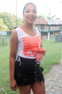 
<a style='margin-left: 5px;' class='btn btn-xs btn-social btn-facebook' href='https://www.facebook.com/sharer/sharer.php?u=https://www.galeramix.com.br/imagem/a114/800-800-90/conteudo/site_galerias/114/12-costelaco-junior-seco-silva-neto-canelinha-maiara-e-maraisa-galeramix-418.jpg' rel='popup' data-width='500' data-height='400'><i class='fa fa-facebook'></i>Compartilhar <span class='hidden-xs'>no Facebook</span>
</a> 
<a class='btn btn-default btn-xs' target='_blank' href='imagem/a114/800-800-90/conteudo/site_galerias/114/12-costelaco-junior-seco-silva-neto-canelinha-maiara-e-maraisa-galeramix-418.jpg'>
<span class='glyphicon glyphicon-cloud-download'></span> Salvar
</a>
