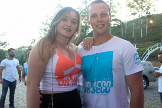 
<a style='margin-left: 5px;' class='btn btn-xs btn-social btn-facebook' href='https://www.facebook.com/sharer/sharer.php?u=https://www.galeramix.com.br/imagem/a114/800-800-90/conteudo/site_galerias/114/12-costelaco-junior-seco-silva-neto-canelinha-maiara-e-maraisa-galeramix-422.jpg' rel='popup' data-width='500' data-height='400'><i class='fa fa-facebook'></i>Compartilhar <span class='hidden-xs'>no Facebook</span>
</a> 
<a class='btn btn-default btn-xs' target='_blank' href='imagem/a114/800-800-90/conteudo/site_galerias/114/12-costelaco-junior-seco-silva-neto-canelinha-maiara-e-maraisa-galeramix-422.jpg'>
<span class='glyphicon glyphicon-cloud-download'></span> Salvar
</a>
