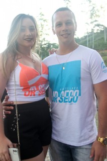 
<a style='margin-left: 5px;' class='btn btn-xs btn-social btn-facebook' href='https://www.facebook.com/sharer/sharer.php?u=https://www.galeramix.com.br/imagem/a114/800-800-90/conteudo/site_galerias/114/12-costelaco-junior-seco-silva-neto-canelinha-maiara-e-maraisa-galeramix-423.jpg' rel='popup' data-width='500' data-height='400'><i class='fa fa-facebook'></i>Compartilhar <span class='hidden-xs'>no Facebook</span>
</a> 
<a class='btn btn-default btn-xs' target='_blank' href='imagem/a114/800-800-90/conteudo/site_galerias/114/12-costelaco-junior-seco-silva-neto-canelinha-maiara-e-maraisa-galeramix-423.jpg'>
<span class='glyphicon glyphicon-cloud-download'></span> Salvar
</a>
