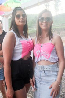 
<a style='margin-left: 5px;' class='btn btn-xs btn-social btn-facebook' href='https://www.facebook.com/sharer/sharer.php?u=https://www.galeramix.com.br/imagem/a114/800-800-90/conteudo/site_galerias/114/12-costelaco-junior-seco-silva-neto-canelinha-maiara-e-maraisa-galeramix-425.jpg' rel='popup' data-width='500' data-height='400'><i class='fa fa-facebook'></i>Compartilhar <span class='hidden-xs'>no Facebook</span>
</a> 
<a class='btn btn-default btn-xs' target='_blank' href='imagem/a114/800-800-90/conteudo/site_galerias/114/12-costelaco-junior-seco-silva-neto-canelinha-maiara-e-maraisa-galeramix-425.jpg'>
<span class='glyphicon glyphicon-cloud-download'></span> Salvar
</a>
