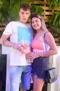 
<a style='margin-left: 5px;' class='btn btn-xs btn-social btn-facebook' href='https://www.facebook.com/sharer/sharer.php?u=https://www.galeramix.com.br/imagem/a114/800-800-90/conteudo/site_galerias/114/12-costelaco-junior-seco-silva-neto-canelinha-maiara-e-maraisa-galeramix-43.jpg' rel='popup' data-width='500' data-height='400'><i class='fa fa-facebook'></i>Compartilhar <span class='hidden-xs'>no Facebook</span>
</a> 
<a class='btn btn-default btn-xs' target='_blank' href='imagem/a114/800-800-90/conteudo/site_galerias/114/12-costelaco-junior-seco-silva-neto-canelinha-maiara-e-maraisa-galeramix-43.jpg'>
<span class='glyphicon glyphicon-cloud-download'></span> Salvar
</a>
