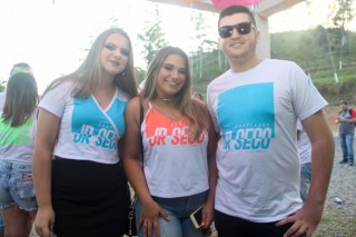 
<a style='margin-left: 5px;' class='btn btn-xs btn-social btn-facebook' href='https://www.facebook.com/sharer/sharer.php?u=https://www.galeramix.com.br/imagem/a114/800-800-90/conteudo/site_galerias/114/12-costelaco-junior-seco-silva-neto-canelinha-maiara-e-maraisa-galeramix-430.jpg' rel='popup' data-width='500' data-height='400'><i class='fa fa-facebook'></i>Compartilhar <span class='hidden-xs'>no Facebook</span>
</a> 
<a class='btn btn-default btn-xs' target='_blank' href='imagem/a114/800-800-90/conteudo/site_galerias/114/12-costelaco-junior-seco-silva-neto-canelinha-maiara-e-maraisa-galeramix-430.jpg'>
<span class='glyphicon glyphicon-cloud-download'></span> Salvar
</a>
