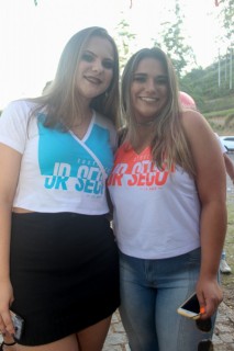 
<a style='margin-left: 5px;' class='btn btn-xs btn-social btn-facebook' href='https://www.facebook.com/sharer/sharer.php?u=https://www.galeramix.com.br/imagem/a114/800-800-90/conteudo/site_galerias/114/12-costelaco-junior-seco-silva-neto-canelinha-maiara-e-maraisa-galeramix-431.jpg' rel='popup' data-width='500' data-height='400'><i class='fa fa-facebook'></i>Compartilhar <span class='hidden-xs'>no Facebook</span>
</a> 
<a class='btn btn-default btn-xs' target='_blank' href='imagem/a114/800-800-90/conteudo/site_galerias/114/12-costelaco-junior-seco-silva-neto-canelinha-maiara-e-maraisa-galeramix-431.jpg'>
<span class='glyphicon glyphicon-cloud-download'></span> Salvar
</a>
