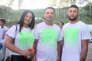 
<a style='margin-left: 5px;' class='btn btn-xs btn-social btn-facebook' href='https://www.facebook.com/sharer/sharer.php?u=https://www.galeramix.com.br/imagem/a114/800-800-90/conteudo/site_galerias/114/12-costelaco-junior-seco-silva-neto-canelinha-maiara-e-maraisa-galeramix-433.jpg' rel='popup' data-width='500' data-height='400'><i class='fa fa-facebook'></i>Compartilhar <span class='hidden-xs'>no Facebook</span>
</a> 
<a class='btn btn-default btn-xs' target='_blank' href='imagem/a114/800-800-90/conteudo/site_galerias/114/12-costelaco-junior-seco-silva-neto-canelinha-maiara-e-maraisa-galeramix-433.jpg'>
<span class='glyphicon glyphicon-cloud-download'></span> Salvar
</a>
