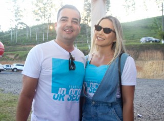 
<a style='margin-left: 5px;' class='btn btn-xs btn-social btn-facebook' href='https://www.facebook.com/sharer/sharer.php?u=https://www.galeramix.com.br/imagem/a114/800-800-90/conteudo/site_galerias/114/12-costelaco-junior-seco-silva-neto-canelinha-maiara-e-maraisa-galeramix-439.jpg' rel='popup' data-width='500' data-height='400'><i class='fa fa-facebook'></i>Compartilhar <span class='hidden-xs'>no Facebook</span>
</a> 
<a class='btn btn-default btn-xs' target='_blank' href='imagem/a114/800-800-90/conteudo/site_galerias/114/12-costelaco-junior-seco-silva-neto-canelinha-maiara-e-maraisa-galeramix-439.jpg'>
<span class='glyphicon glyphicon-cloud-download'></span> Salvar
</a>
