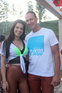 
<a style='margin-left: 5px;' class='btn btn-xs btn-social btn-facebook' href='https://www.facebook.com/sharer/sharer.php?u=https://www.galeramix.com.br/imagem/a114/800-800-90/conteudo/site_galerias/114/12-costelaco-junior-seco-silva-neto-canelinha-maiara-e-maraisa-galeramix-446.jpg' rel='popup' data-width='500' data-height='400'><i class='fa fa-facebook'></i>Compartilhar <span class='hidden-xs'>no Facebook</span>
</a> 
<a class='btn btn-default btn-xs' target='_blank' href='imagem/a114/800-800-90/conteudo/site_galerias/114/12-costelaco-junior-seco-silva-neto-canelinha-maiara-e-maraisa-galeramix-446.jpg'>
<span class='glyphicon glyphicon-cloud-download'></span> Salvar
</a>
