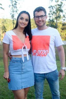 
<a style='margin-left: 5px;' class='btn btn-xs btn-social btn-facebook' href='https://www.facebook.com/sharer/sharer.php?u=https://www.galeramix.com.br/imagem/a114/800-800-90/conteudo/site_galerias/114/12-costelaco-junior-seco-silva-neto-canelinha-maiara-e-maraisa-galeramix-459.jpg' rel='popup' data-width='500' data-height='400'><i class='fa fa-facebook'></i>Compartilhar <span class='hidden-xs'>no Facebook</span>
</a> 
<a class='btn btn-default btn-xs' target='_blank' href='imagem/a114/800-800-90/conteudo/site_galerias/114/12-costelaco-junior-seco-silva-neto-canelinha-maiara-e-maraisa-galeramix-459.jpg'>
<span class='glyphicon glyphicon-cloud-download'></span> Salvar
</a>
