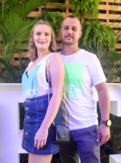 
<a style='margin-left: 5px;' class='btn btn-xs btn-social btn-facebook' href='https://www.facebook.com/sharer/sharer.php?u=https://www.galeramix.com.br/imagem/a114/800-800-90/conteudo/site_galerias/114/12-costelaco-junior-seco-silva-neto-canelinha-maiara-e-maraisa-galeramix-46.jpg' rel='popup' data-width='500' data-height='400'><i class='fa fa-facebook'></i>Compartilhar <span class='hidden-xs'>no Facebook</span>
</a> 
<a class='btn btn-default btn-xs' target='_blank' href='imagem/a114/800-800-90/conteudo/site_galerias/114/12-costelaco-junior-seco-silva-neto-canelinha-maiara-e-maraisa-galeramix-46.jpg'>
<span class='glyphicon glyphicon-cloud-download'></span> Salvar
</a>
