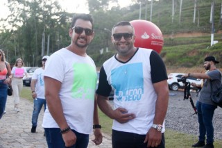 
<a style='margin-left: 5px;' class='btn btn-xs btn-social btn-facebook' href='https://www.facebook.com/sharer/sharer.php?u=https://www.galeramix.com.br/imagem/a114/800-800-90/conteudo/site_galerias/114/12-costelaco-junior-seco-silva-neto-canelinha-maiara-e-maraisa-galeramix-461.jpg' rel='popup' data-width='500' data-height='400'><i class='fa fa-facebook'></i>Compartilhar <span class='hidden-xs'>no Facebook</span>
</a> 
<a class='btn btn-default btn-xs' target='_blank' href='imagem/a114/800-800-90/conteudo/site_galerias/114/12-costelaco-junior-seco-silva-neto-canelinha-maiara-e-maraisa-galeramix-461.jpg'>
<span class='glyphicon glyphicon-cloud-download'></span> Salvar
</a>
