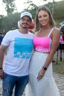 
<a style='margin-left: 5px;' class='btn btn-xs btn-social btn-facebook' href='https://www.facebook.com/sharer/sharer.php?u=https://www.galeramix.com.br/imagem/a114/800-800-90/conteudo/site_galerias/114/12-costelaco-junior-seco-silva-neto-canelinha-maiara-e-maraisa-galeramix-463.jpg' rel='popup' data-width='500' data-height='400'><i class='fa fa-facebook'></i>Compartilhar <span class='hidden-xs'>no Facebook</span>
</a> 
<a class='btn btn-default btn-xs' target='_blank' href='imagem/a114/800-800-90/conteudo/site_galerias/114/12-costelaco-junior-seco-silva-neto-canelinha-maiara-e-maraisa-galeramix-463.jpg'>
<span class='glyphicon glyphicon-cloud-download'></span> Salvar
</a>
