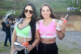 
<a style='margin-left: 5px;' class='btn btn-xs btn-social btn-facebook' href='https://www.facebook.com/sharer/sharer.php?u=https://www.galeramix.com.br/imagem/a114/800-800-90/conteudo/site_galerias/114/12-costelaco-junior-seco-silva-neto-canelinha-maiara-e-maraisa-galeramix-464.jpg' rel='popup' data-width='500' data-height='400'><i class='fa fa-facebook'></i>Compartilhar <span class='hidden-xs'>no Facebook</span>
</a> 
<a class='btn btn-default btn-xs' target='_blank' href='imagem/a114/800-800-90/conteudo/site_galerias/114/12-costelaco-junior-seco-silva-neto-canelinha-maiara-e-maraisa-galeramix-464.jpg'>
<span class='glyphicon glyphicon-cloud-download'></span> Salvar
</a>
