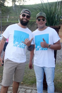 
<a style='margin-left: 5px;' class='btn btn-xs btn-social btn-facebook' href='https://www.facebook.com/sharer/sharer.php?u=https://www.galeramix.com.br/imagem/a114/800-800-90/conteudo/site_galerias/114/12-costelaco-junior-seco-silva-neto-canelinha-maiara-e-maraisa-galeramix-470.jpg' rel='popup' data-width='500' data-height='400'><i class='fa fa-facebook'></i>Compartilhar <span class='hidden-xs'>no Facebook</span>
</a> 
<a class='btn btn-default btn-xs' target='_blank' href='imagem/a114/800-800-90/conteudo/site_galerias/114/12-costelaco-junior-seco-silva-neto-canelinha-maiara-e-maraisa-galeramix-470.jpg'>
<span class='glyphicon glyphicon-cloud-download'></span> Salvar
</a>
