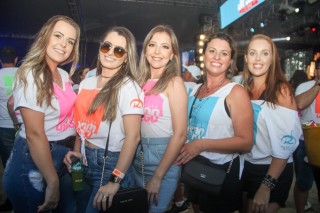 
<a style='margin-left: 5px;' class='btn btn-xs btn-social btn-facebook' href='https://www.facebook.com/sharer/sharer.php?u=https://www.galeramix.com.br/imagem/a114/800-800-90/conteudo/site_galerias/114/12-costelaco-junior-seco-silva-neto-canelinha-maiara-e-maraisa-galeramix-476.jpg' rel='popup' data-width='500' data-height='400'><i class='fa fa-facebook'></i>Compartilhar <span class='hidden-xs'>no Facebook</span>
</a> 
<a class='btn btn-default btn-xs' target='_blank' href='imagem/a114/800-800-90/conteudo/site_galerias/114/12-costelaco-junior-seco-silva-neto-canelinha-maiara-e-maraisa-galeramix-476.jpg'>
<span class='glyphicon glyphicon-cloud-download'></span> Salvar
</a>
