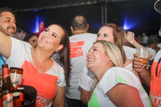 
<a style='margin-left: 5px;' class='btn btn-xs btn-social btn-facebook' href='https://www.facebook.com/sharer/sharer.php?u=https://www.galeramix.com.br/imagem/a114/800-800-90/conteudo/site_galerias/114/12-costelaco-junior-seco-silva-neto-canelinha-maiara-e-maraisa-galeramix-478.jpg' rel='popup' data-width='500' data-height='400'><i class='fa fa-facebook'></i>Compartilhar <span class='hidden-xs'>no Facebook</span>
</a> 
<a class='btn btn-default btn-xs' target='_blank' href='imagem/a114/800-800-90/conteudo/site_galerias/114/12-costelaco-junior-seco-silva-neto-canelinha-maiara-e-maraisa-galeramix-478.jpg'>
<span class='glyphicon glyphicon-cloud-download'></span> Salvar
</a>
