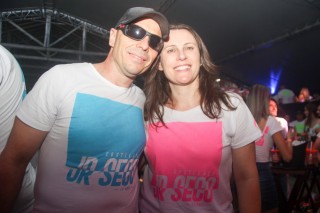 
<a style='margin-left: 5px;' class='btn btn-xs btn-social btn-facebook' href='https://www.facebook.com/sharer/sharer.php?u=https://www.galeramix.com.br/imagem/a114/800-800-90/conteudo/site_galerias/114/12-costelaco-junior-seco-silva-neto-canelinha-maiara-e-maraisa-galeramix-481.jpg' rel='popup' data-width='500' data-height='400'><i class='fa fa-facebook'></i>Compartilhar <span class='hidden-xs'>no Facebook</span>
</a> 
<a class='btn btn-default btn-xs' target='_blank' href='imagem/a114/800-800-90/conteudo/site_galerias/114/12-costelaco-junior-seco-silva-neto-canelinha-maiara-e-maraisa-galeramix-481.jpg'>
<span class='glyphicon glyphicon-cloud-download'></span> Salvar
</a>
