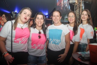 
<a style='margin-left: 5px;' class='btn btn-xs btn-social btn-facebook' href='https://www.facebook.com/sharer/sharer.php?u=https://www.galeramix.com.br/imagem/a114/800-800-90/conteudo/site_galerias/114/12-costelaco-junior-seco-silva-neto-canelinha-maiara-e-maraisa-galeramix-483.jpg' rel='popup' data-width='500' data-height='400'><i class='fa fa-facebook'></i>Compartilhar <span class='hidden-xs'>no Facebook</span>
</a> 
<a class='btn btn-default btn-xs' target='_blank' href='imagem/a114/800-800-90/conteudo/site_galerias/114/12-costelaco-junior-seco-silva-neto-canelinha-maiara-e-maraisa-galeramix-483.jpg'>
<span class='glyphicon glyphicon-cloud-download'></span> Salvar
</a>
