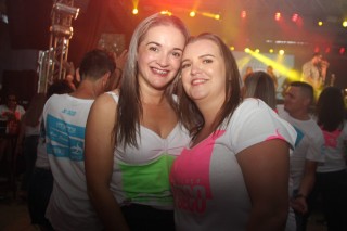 
<a style='margin-left: 5px;' class='btn btn-xs btn-social btn-facebook' href='https://www.facebook.com/sharer/sharer.php?u=https://www.galeramix.com.br/imagem/a114/800-800-90/conteudo/site_galerias/114/12-costelaco-junior-seco-silva-neto-canelinha-maiara-e-maraisa-galeramix-488.jpg' rel='popup' data-width='500' data-height='400'><i class='fa fa-facebook'></i>Compartilhar <span class='hidden-xs'>no Facebook</span>
</a> 
<a class='btn btn-default btn-xs' target='_blank' href='imagem/a114/800-800-90/conteudo/site_galerias/114/12-costelaco-junior-seco-silva-neto-canelinha-maiara-e-maraisa-galeramix-488.jpg'>
<span class='glyphicon glyphicon-cloud-download'></span> Salvar
</a>
