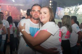 
<a style='margin-left: 5px;' class='btn btn-xs btn-social btn-facebook' href='https://www.facebook.com/sharer/sharer.php?u=https://www.galeramix.com.br/imagem/a114/800-800-90/conteudo/site_galerias/114/12-costelaco-junior-seco-silva-neto-canelinha-maiara-e-maraisa-galeramix-489.jpg' rel='popup' data-width='500' data-height='400'><i class='fa fa-facebook'></i>Compartilhar <span class='hidden-xs'>no Facebook</span>
</a> 
<a class='btn btn-default btn-xs' target='_blank' href='imagem/a114/800-800-90/conteudo/site_galerias/114/12-costelaco-junior-seco-silva-neto-canelinha-maiara-e-maraisa-galeramix-489.jpg'>
<span class='glyphicon glyphicon-cloud-download'></span> Salvar
</a>
