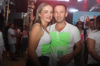 
<a style='margin-left: 5px;' class='btn btn-xs btn-social btn-facebook' href='https://www.facebook.com/sharer/sharer.php?u=https://www.galeramix.com.br/imagem/a114/800-800-90/conteudo/site_galerias/114/12-costelaco-junior-seco-silva-neto-canelinha-maiara-e-maraisa-galeramix-490.jpg' rel='popup' data-width='500' data-height='400'><i class='fa fa-facebook'></i>Compartilhar <span class='hidden-xs'>no Facebook</span>
</a> 
<a class='btn btn-default btn-xs' target='_blank' href='imagem/a114/800-800-90/conteudo/site_galerias/114/12-costelaco-junior-seco-silva-neto-canelinha-maiara-e-maraisa-galeramix-490.jpg'>
<span class='glyphicon glyphicon-cloud-download'></span> Salvar
</a>
