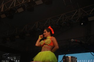 
<a style='margin-left: 5px;' class='btn btn-xs btn-social btn-facebook' href='https://www.facebook.com/sharer/sharer.php?u=https://www.galeramix.com.br/imagem/a114/800-800-90/conteudo/site_galerias/114/12-costelaco-junior-seco-silva-neto-canelinha-maiara-e-maraisa-galeramix-492.jpg' rel='popup' data-width='500' data-height='400'><i class='fa fa-facebook'></i>Compartilhar <span class='hidden-xs'>no Facebook</span>
</a> 
<a class='btn btn-default btn-xs' target='_blank' href='imagem/a114/800-800-90/conteudo/site_galerias/114/12-costelaco-junior-seco-silva-neto-canelinha-maiara-e-maraisa-galeramix-492.jpg'>
<span class='glyphicon glyphicon-cloud-download'></span> Salvar
</a>
