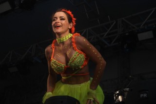 
<a style='margin-left: 5px;' class='btn btn-xs btn-social btn-facebook' href='https://www.facebook.com/sharer/sharer.php?u=https://www.galeramix.com.br/imagem/a114/800-800-90/conteudo/site_galerias/114/12-costelaco-junior-seco-silva-neto-canelinha-maiara-e-maraisa-galeramix-494.jpg' rel='popup' data-width='500' data-height='400'><i class='fa fa-facebook'></i>Compartilhar <span class='hidden-xs'>no Facebook</span>
</a> 
<a class='btn btn-default btn-xs' target='_blank' href='imagem/a114/800-800-90/conteudo/site_galerias/114/12-costelaco-junior-seco-silva-neto-canelinha-maiara-e-maraisa-galeramix-494.jpg'>
<span class='glyphicon glyphicon-cloud-download'></span> Salvar
</a>
