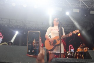 
<a style='margin-left: 5px;' class='btn btn-xs btn-social btn-facebook' href='https://www.facebook.com/sharer/sharer.php?u=https://www.galeramix.com.br/imagem/a114/800-800-90/conteudo/site_galerias/114/12-costelaco-junior-seco-silva-neto-canelinha-maiara-e-maraisa-galeramix-504.jpg' rel='popup' data-width='500' data-height='400'><i class='fa fa-facebook'></i>Compartilhar <span class='hidden-xs'>no Facebook</span>
</a> 
<a class='btn btn-default btn-xs' target='_blank' href='imagem/a114/800-800-90/conteudo/site_galerias/114/12-costelaco-junior-seco-silva-neto-canelinha-maiara-e-maraisa-galeramix-504.jpg'>
<span class='glyphicon glyphicon-cloud-download'></span> Salvar
</a>
