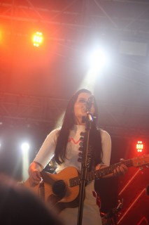 
<a style='margin-left: 5px;' class='btn btn-xs btn-social btn-facebook' href='https://www.facebook.com/sharer/sharer.php?u=https://www.galeramix.com.br/imagem/a114/800-800-90/conteudo/site_galerias/114/12-costelaco-junior-seco-silva-neto-canelinha-maiara-e-maraisa-galeramix-507.jpg' rel='popup' data-width='500' data-height='400'><i class='fa fa-facebook'></i>Compartilhar <span class='hidden-xs'>no Facebook</span>
</a> 
<a class='btn btn-default btn-xs' target='_blank' href='imagem/a114/800-800-90/conteudo/site_galerias/114/12-costelaco-junior-seco-silva-neto-canelinha-maiara-e-maraisa-galeramix-507.jpg'>
<span class='glyphicon glyphicon-cloud-download'></span> Salvar
</a>
