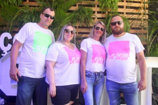 
<a style='margin-left: 5px;' class='btn btn-xs btn-social btn-facebook' href='https://www.facebook.com/sharer/sharer.php?u=https://www.galeramix.com.br/imagem/a114/800-800-90/conteudo/site_galerias/114/12-costelaco-junior-seco-silva-neto-canelinha-maiara-e-maraisa-galeramix-51.jpg' rel='popup' data-width='500' data-height='400'><i class='fa fa-facebook'></i>Compartilhar <span class='hidden-xs'>no Facebook</span>
</a> 
<a class='btn btn-default btn-xs' target='_blank' href='imagem/a114/800-800-90/conteudo/site_galerias/114/12-costelaco-junior-seco-silva-neto-canelinha-maiara-e-maraisa-galeramix-51.jpg'>
<span class='glyphicon glyphicon-cloud-download'></span> Salvar
</a>
