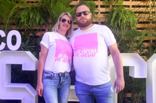 
<a style='margin-left: 5px;' class='btn btn-xs btn-social btn-facebook' href='https://www.facebook.com/sharer/sharer.php?u=https://www.galeramix.com.br/imagem/a114/800-800-90/conteudo/site_galerias/114/12-costelaco-junior-seco-silva-neto-canelinha-maiara-e-maraisa-galeramix-52.jpg' rel='popup' data-width='500' data-height='400'><i class='fa fa-facebook'></i>Compartilhar <span class='hidden-xs'>no Facebook</span>
</a> 
<a class='btn btn-default btn-xs' target='_blank' href='imagem/a114/800-800-90/conteudo/site_galerias/114/12-costelaco-junior-seco-silva-neto-canelinha-maiara-e-maraisa-galeramix-52.jpg'>
<span class='glyphicon glyphicon-cloud-download'></span> Salvar
</a>
