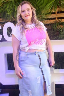 
<a style='margin-left: 5px;' class='btn btn-xs btn-social btn-facebook' href='https://www.facebook.com/sharer/sharer.php?u=https://www.galeramix.com.br/imagem/a114/800-800-90/conteudo/site_galerias/114/12-costelaco-junior-seco-silva-neto-canelinha-maiara-e-maraisa-galeramix-60.jpg' rel='popup' data-width='500' data-height='400'><i class='fa fa-facebook'></i>Compartilhar <span class='hidden-xs'>no Facebook</span>
</a> 
<a class='btn btn-default btn-xs' target='_blank' href='imagem/a114/800-800-90/conteudo/site_galerias/114/12-costelaco-junior-seco-silva-neto-canelinha-maiara-e-maraisa-galeramix-60.jpg'>
<span class='glyphicon glyphicon-cloud-download'></span> Salvar
</a>
