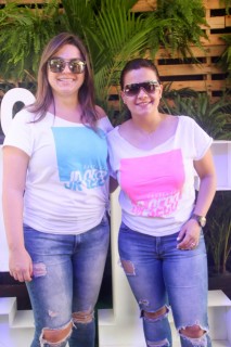 
<a style='margin-left: 5px;' class='btn btn-xs btn-social btn-facebook' href='https://www.facebook.com/sharer/sharer.php?u=https://www.galeramix.com.br/imagem/a114/800-800-90/conteudo/site_galerias/114/12-costelaco-junior-seco-silva-neto-canelinha-maiara-e-maraisa-galeramix-65.jpg' rel='popup' data-width='500' data-height='400'><i class='fa fa-facebook'></i>Compartilhar <span class='hidden-xs'>no Facebook</span>
</a> 
<a class='btn btn-default btn-xs' target='_blank' href='imagem/a114/800-800-90/conteudo/site_galerias/114/12-costelaco-junior-seco-silva-neto-canelinha-maiara-e-maraisa-galeramix-65.jpg'>
<span class='glyphicon glyphicon-cloud-download'></span> Salvar
</a>
