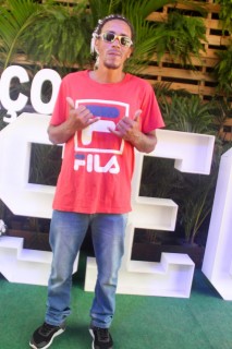 
<a style='margin-left: 5px;' class='btn btn-xs btn-social btn-facebook' href='https://www.facebook.com/sharer/sharer.php?u=https://www.galeramix.com.br/imagem/a114/800-800-90/conteudo/site_galerias/114/12-costelaco-junior-seco-silva-neto-canelinha-maiara-e-maraisa-galeramix-66.jpg' rel='popup' data-width='500' data-height='400'><i class='fa fa-facebook'></i>Compartilhar <span class='hidden-xs'>no Facebook</span>
</a> 
<a class='btn btn-default btn-xs' target='_blank' href='imagem/a114/800-800-90/conteudo/site_galerias/114/12-costelaco-junior-seco-silva-neto-canelinha-maiara-e-maraisa-galeramix-66.jpg'>
<span class='glyphicon glyphicon-cloud-download'></span> Salvar
</a>
