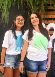 
<a style='margin-left: 5px;' class='btn btn-xs btn-social btn-facebook' href='https://www.facebook.com/sharer/sharer.php?u=https://www.galeramix.com.br/imagem/a114/800-800-90/conteudo/site_galerias/114/12-costelaco-junior-seco-silva-neto-canelinha-maiara-e-maraisa-galeramix-7.jpg' rel='popup' data-width='500' data-height='400'><i class='fa fa-facebook'></i>Compartilhar <span class='hidden-xs'>no Facebook</span>
</a> 
<a class='btn btn-default btn-xs' target='_blank' href='imagem/a114/800-800-90/conteudo/site_galerias/114/12-costelaco-junior-seco-silva-neto-canelinha-maiara-e-maraisa-galeramix-7.jpg'>
<span class='glyphicon glyphicon-cloud-download'></span> Salvar
</a>
