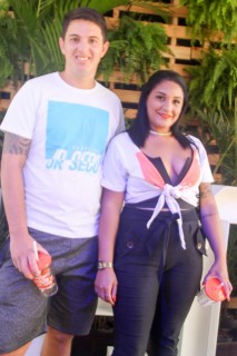 
<a style='margin-left: 5px;' class='btn btn-xs btn-social btn-facebook' href='https://www.facebook.com/sharer/sharer.php?u=https://www.galeramix.com.br/imagem/a114/800-800-90/conteudo/site_galerias/114/12-costelaco-junior-seco-silva-neto-canelinha-maiara-e-maraisa-galeramix-74.jpg' rel='popup' data-width='500' data-height='400'><i class='fa fa-facebook'></i>Compartilhar <span class='hidden-xs'>no Facebook</span>
</a> 
<a class='btn btn-default btn-xs' target='_blank' href='imagem/a114/800-800-90/conteudo/site_galerias/114/12-costelaco-junior-seco-silva-neto-canelinha-maiara-e-maraisa-galeramix-74.jpg'>
<span class='glyphicon glyphicon-cloud-download'></span> Salvar
</a>
