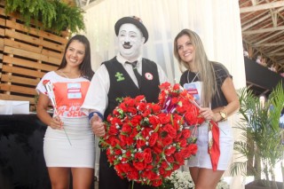 
<a style='margin-left: 5px;' class='btn btn-xs btn-social btn-facebook' href='https://www.facebook.com/sharer/sharer.php?u=https://www.galeramix.com.br/imagem/a114/800-800-90/conteudo/site_galerias/114/12-costelaco-junior-seco-silva-neto-canelinha-maiara-e-maraisa-galeramix-75.jpg' rel='popup' data-width='500' data-height='400'><i class='fa fa-facebook'></i>Compartilhar <span class='hidden-xs'>no Facebook</span>
</a> 
<a class='btn btn-default btn-xs' target='_blank' href='imagem/a114/800-800-90/conteudo/site_galerias/114/12-costelaco-junior-seco-silva-neto-canelinha-maiara-e-maraisa-galeramix-75.jpg'>
<span class='glyphicon glyphicon-cloud-download'></span> Salvar
</a>
