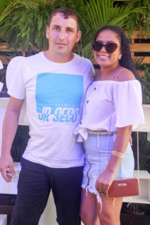 
<a style='margin-left: 5px;' class='btn btn-xs btn-social btn-facebook' href='https://www.facebook.com/sharer/sharer.php?u=https://www.galeramix.com.br/imagem/a114/800-800-90/conteudo/site_galerias/114/12-costelaco-junior-seco-silva-neto-canelinha-maiara-e-maraisa-galeramix-82.jpg' rel='popup' data-width='500' data-height='400'><i class='fa fa-facebook'></i>Compartilhar <span class='hidden-xs'>no Facebook</span>
</a> 
<a class='btn btn-default btn-xs' target='_blank' href='imagem/a114/800-800-90/conteudo/site_galerias/114/12-costelaco-junior-seco-silva-neto-canelinha-maiara-e-maraisa-galeramix-82.jpg'>
<span class='glyphicon glyphicon-cloud-download'></span> Salvar
</a>
