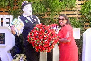 
<a style='margin-left: 5px;' class='btn btn-xs btn-social btn-facebook' href='https://www.facebook.com/sharer/sharer.php?u=https://www.galeramix.com.br/imagem/a114/800-800-90/conteudo/site_galerias/114/12-costelaco-junior-seco-silva-neto-canelinha-maiara-e-maraisa-galeramix-85.jpg' rel='popup' data-width='500' data-height='400'><i class='fa fa-facebook'></i>Compartilhar <span class='hidden-xs'>no Facebook</span>
</a> 
<a class='btn btn-default btn-xs' target='_blank' href='imagem/a114/800-800-90/conteudo/site_galerias/114/12-costelaco-junior-seco-silva-neto-canelinha-maiara-e-maraisa-galeramix-85.jpg'>
<span class='glyphicon glyphicon-cloud-download'></span> Salvar
</a>
