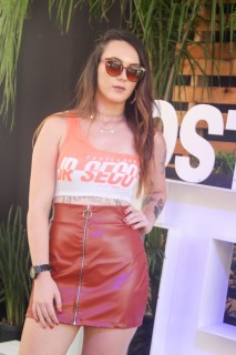 
<a style='margin-left: 5px;' class='btn btn-xs btn-social btn-facebook' href='https://www.facebook.com/sharer/sharer.php?u=https://www.galeramix.com.br/imagem/a114/800-800-90/conteudo/site_galerias/114/12-costelaco-junior-seco-silva-neto-canelinha-maiara-e-maraisa-galeramix-94.jpg' rel='popup' data-width='500' data-height='400'><i class='fa fa-facebook'></i>Compartilhar <span class='hidden-xs'>no Facebook</span>
</a> 
<a class='btn btn-default btn-xs' target='_blank' href='imagem/a114/800-800-90/conteudo/site_galerias/114/12-costelaco-junior-seco-silva-neto-canelinha-maiara-e-maraisa-galeramix-94.jpg'>
<span class='glyphicon glyphicon-cloud-download'></span> Salvar
</a>
