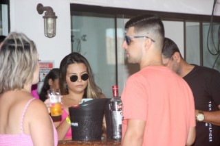 
                <a style='margin-left: 5px;' class='btn btn-xs btn-social btn-facebook' href='https://www.facebook.com/sharer/sharer.php?u=https://www.galeramix.com.br/imagem/a115/800-800-90/conteudo/site_galerias/115/desenferruje-2022-102.jpg' rel='popup' data-width='500' data-height='400'><i class='fa fa-facebook'></i>Compartilhar <span class='hidden-xs'>no Facebook</span>
            </a> 
            <a class='btn btn-default btn-xs' target='_blank' href='imagem/a115/800-800-90/conteudo/site_galerias/115/desenferruje-2022-102.jpg'>
                <span class='glyphicon glyphicon-cloud-download'></span> Salvar
            </a>
            