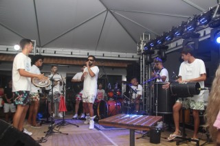 
<a style='margin-left: 5px;' class='btn btn-xs btn-social btn-facebook' href='https://www.facebook.com/sharer/sharer.php?u=https://www.galeramix.com.br/imagem/a115/800-800-90/conteudo/site_galerias/115/desenferruje-2022-129.jpg' rel='popup' data-width='500' data-height='400'><i class='fa fa-facebook'></i>Compartilhar <span class='hidden-xs'>no Facebook</span>
</a> 
<a class='btn btn-default btn-xs' target='_blank' href='imagem/a115/800-800-90/conteudo/site_galerias/115/desenferruje-2022-129.jpg'>
<span class='glyphicon glyphicon-cloud-download'></span> Salvar
</a>
